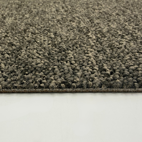 10-2946 - Desso Stratos 9096 grijsbruin 50x50 cm tapijttegel